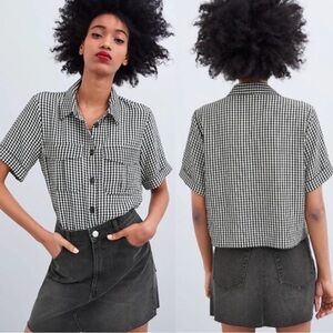 Zara Black and White Gingham Button up collared Shirt with pockets, size XS